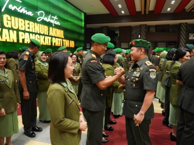 Pangdam Jaya Hadiri Sertijab Danpussenif dan Gubernur Akmil di Mabesad
