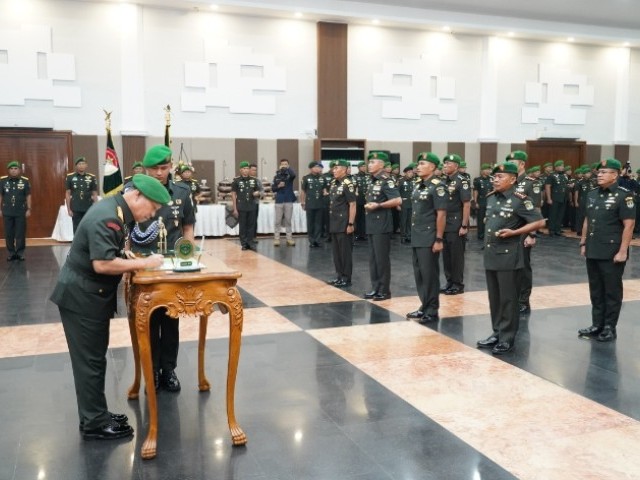 Pangdam Jaya Pimpin Serah Terima Jabatan Danrem 051/Wkt Dan Danrindam Jaya