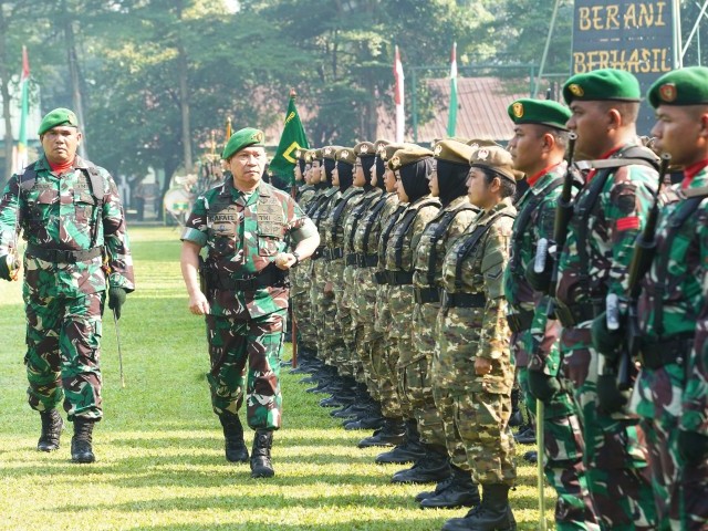 Pangdam Jaya Pimpin Upacara Penutupan Diklatsarmil Komcad PNS dan PPPK TNI AD TA 2025