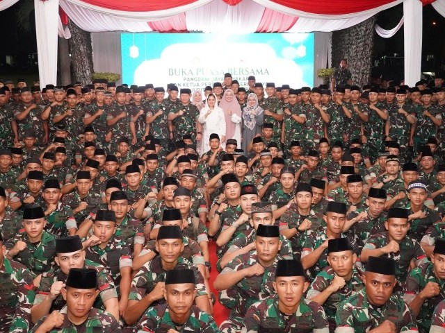 Pangdam Jaya Mayjen TNI Rafael Granada Baay Hadiri Buka Puasa Bersama Keluarga Besar Brigif 1/JS