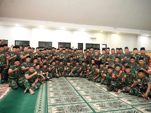 Momen Kebersamaan Pangdam Jaya dengan Babinsa di Bulan Suci Ramadan