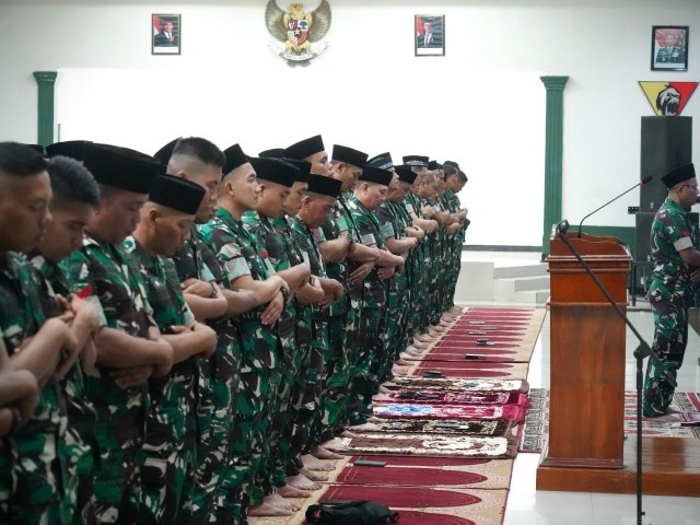 Pangdam Jaya Sujud Bersama Dalam Semangat Sholat Tarawih Berjamaah