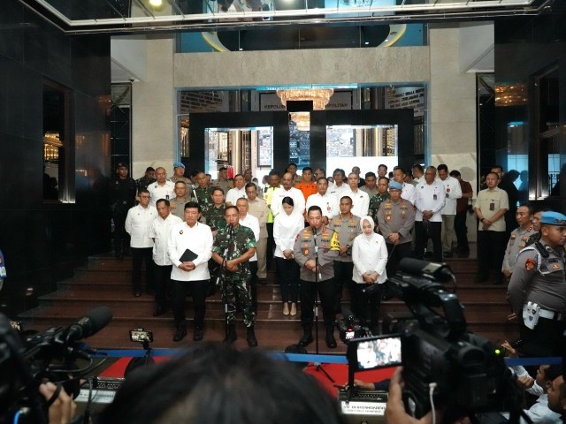 Pangdam Jaya dan Kapolda Metro Jaya Dampingi Panglima TNI dan Kapolri Monitoring Malam Takbiran Idul Fitri 1446 H