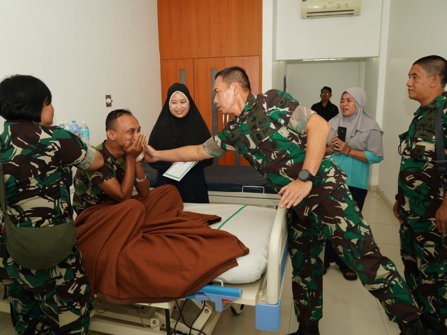 Pangdam Jaya Besuk Prajurit Sakit, Tunjukkan Kepedulian Tanpa Batas
