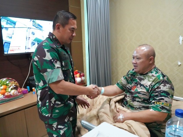 Kunjungi RS TK. ll M. Ridwan Meuraksa, Pangdam Jaya Tingkatkan Moril Prajurit