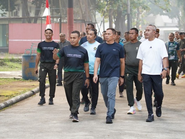 Kunjungi Yonarmed-7, Pangdam Jaya Tekankan Profesionalisme dan Kepedulian Lingkungan