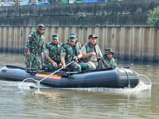 Pangdam Jaya Tinjau Serbuan Teritorial Serentak Kodam Jaya dalam rangka HUT ke-80 Kemerdekaan RI