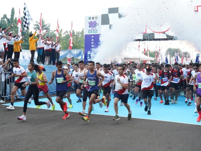 Jadi Magnet, Ribuan Peserta dan Warga Tumpah Ruah Padati Lintasan Panglima TNI Run 2025