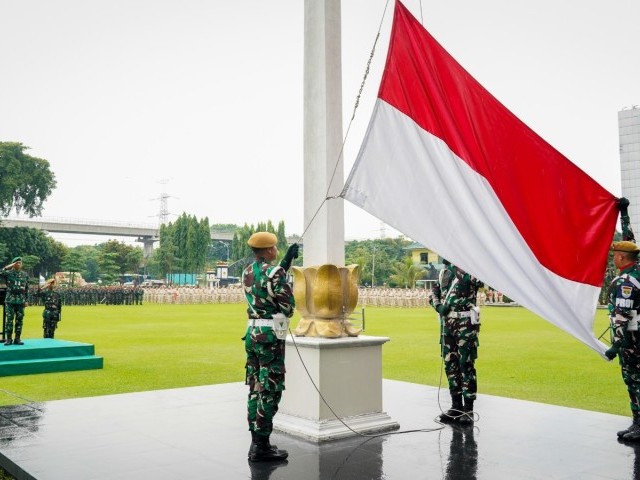 Rintik Hujan Tak Gentarkan Semangat Gelora Sumpah Pemuda